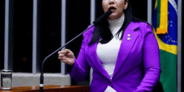 Cristiane Lopes cobra providências urgentes após cancelamento de 12 voos da Azul em Rondônia