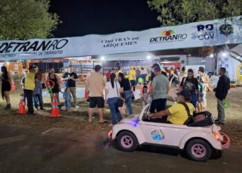 Educação para o trânsito mobiliza jovens e adultos durante feiras agropecuárias em Rondônia