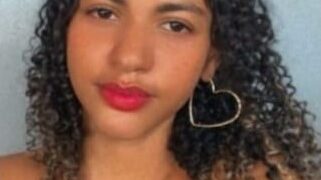 Jovem grávida morre após perder controle de motocicleta e colidir contra poste