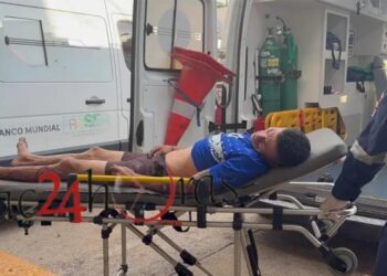 Homem é espancado com ripa após ser acusado de furtos em oficina