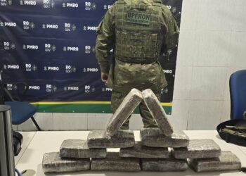 POLÍCIA MILITAR APREENDE 12 KG DE MACONHA DURANTE OPERAÇÃO NA BR-364 E CAUSA PREJUÍZO DE MAIS DE R$ 67 MIL AO TRÁFICO