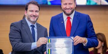 “Sou rondoniense”, diz Nelson Wilians ao receber título da Assembleia