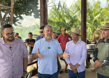 Vereador Everaldo Fogaça participa de reunião de agradecimento no ramal Acreano