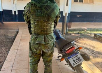 NA FRONTEIRA: POLÍCIA APREENDE MOTOCICLETA ROUBADA EM GUAJARA MIRIM
