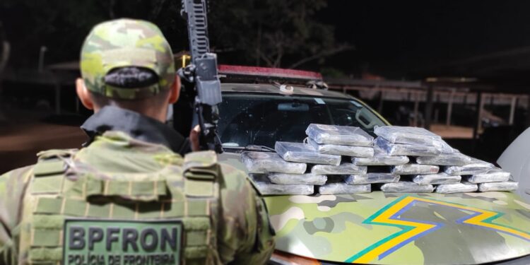POLICIA MILITAR APREENDE 21 KG DE MACONHA DO TIPO SKUNK NA FRONTEIRA