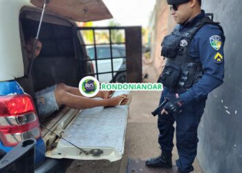Homem é preso em tentativa de assalto a mulher em parada de ônibus é disse “se a arma fosse de verdade, teria atirado nela”