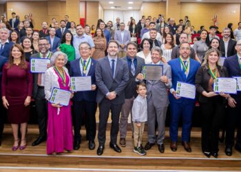 Alero realiza entrega de títulos, medalhas e votos de louvor a personalidades que contribuem com o desenvolvimento de Rondônia
