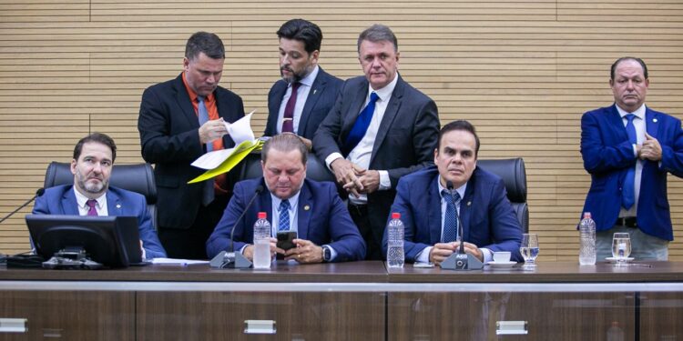 Deputados aprovam R$ 1,5 milhão para uniformes da Polícia Penal