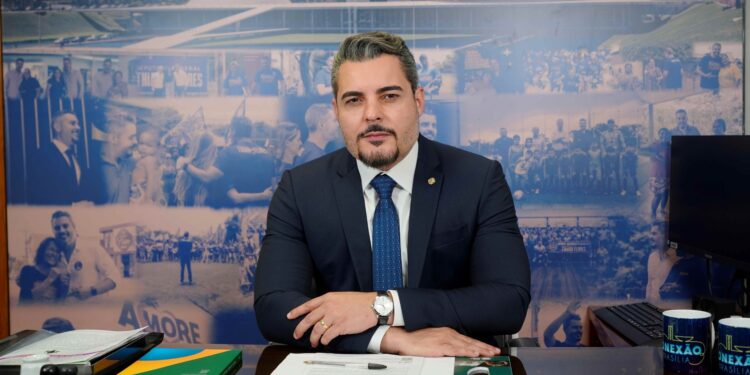 Thiago Flores apresenta PEC que transfere julgamentos de autoridades do STF para o STJ