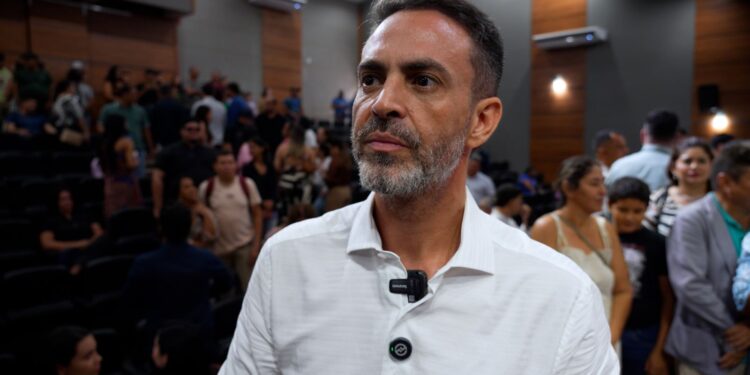 Treze gestores foram empossados pelo prefeito Léo Moraes