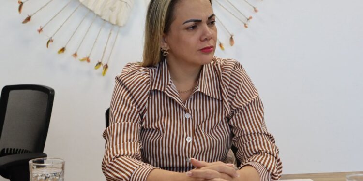 Inclusão: deputada Cláudia de Jesus indica ensino de Libras nas escolas de Rondônia