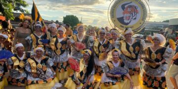 FAMÍLIA ASFALTÃO ENTREGA SINOPSE AOS COMPOSITORES E COMPOSITORAS