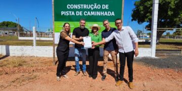 Thiago Flores participa de assinatura da ordem de serviço para construção de pista de caminhada em Pimenta Bueno