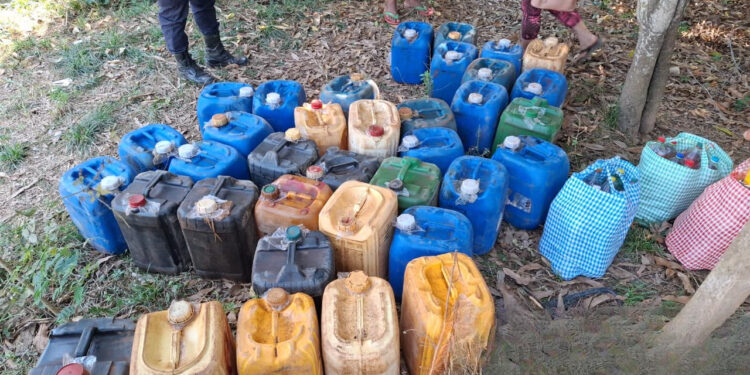 Polícia Militar apreende 780 litros de combustível contrabandeado em Guajará-Mirim