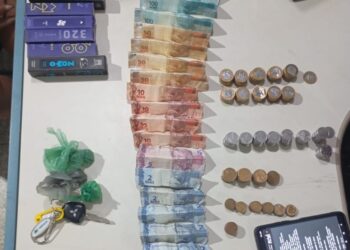POLÍCIA MILITAR APREENDE DROGAS E PRENDE SUSPEITA DE TRÁFICO EM ARIQUEMES