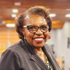 Uma mulher negra e determinada exercendo o mandato na Assembleia Legislativa de Rondônia