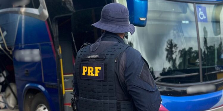 MULHER: PRF em Rondônia apreende mais de 6 kg de entorpecente em Ji-Paraná