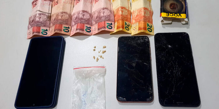 POLÍCIA MILITAR INTENSIFICA ABORDAGENS E COMBATE AO TRÁFICO DE DROGAS
