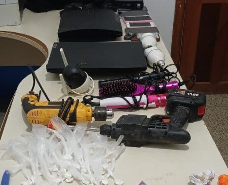 BEM ESCONDIDO: Polícia apreende cocaína escondida em partes íntimas e desmantela ponto de tráfico