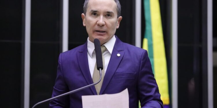 Comissão aprova projeto que descriminaliza alerta a mulher sobre antecedentes criminais de parceiro