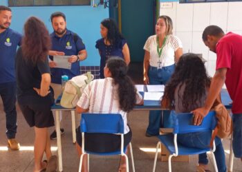 Prefeitura coleta assinaturas para regularização fundiária na zona Leste de Porto Velho