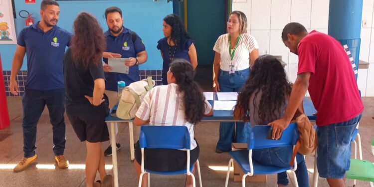 Prefeitura coleta assinaturas para regularização fundiária na zona Leste de Porto Velho