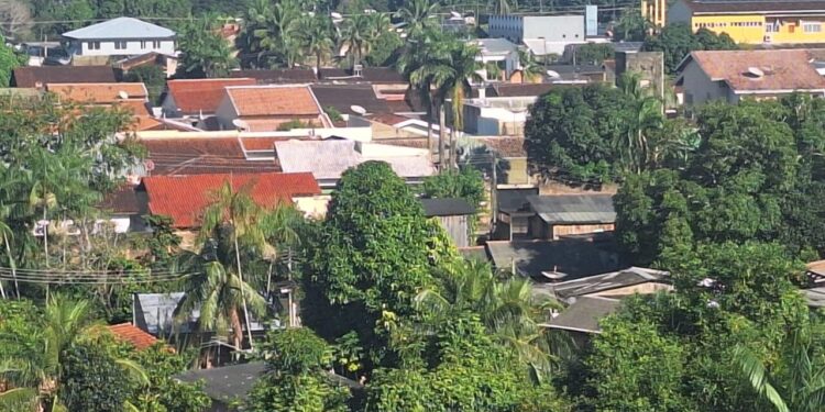 Governo de RO leva segurança jurídica aos moradores do Bairro Costa e Silva com Certidão de Titularidade dos imóveis