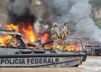 Polícia Federal realiza operação contra garimpo ilegal no Rio Madeira/AM
