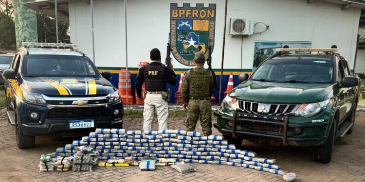 PRF em Rondônia, após troca de informações com o BPFron, apreende mais de 125 kg de entorpecentes em Porto Velho