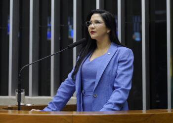 Deputada Cristiane Lopes Vota a Favor de Vale-Refeição para Entregadores de Aplicativo