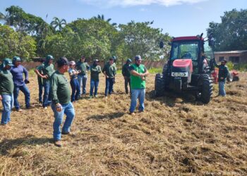 Curso de operação de máquinas agrícolas beneficia servidores da Semagric