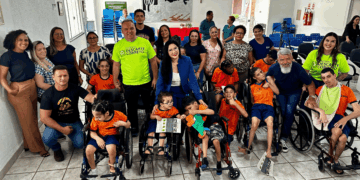 Cristiane Lopes leva inclusão digital à Casa Família Rosetta com entrega de 20 computadores