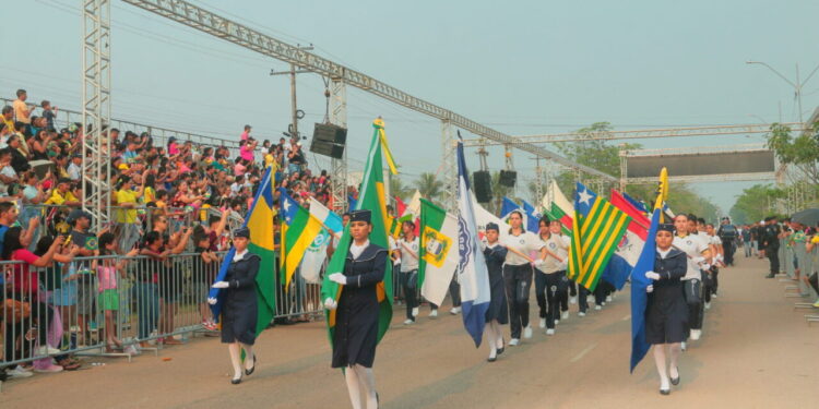 Escolas estaduais se preparam para participar de desfile cívico da Independência promovido pelo governo de RO