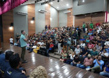 Prefeitura entrega escrituras públicas a mais de 400 famílias em Porto Velho