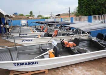 Prefeitura de Porto Velho entrega seis novas voadeiras para comunidades ribeirinhas