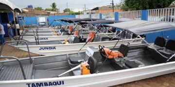 Prefeitura de Porto Velho entrega seis novas voadeiras para comunidades ribeirinhas