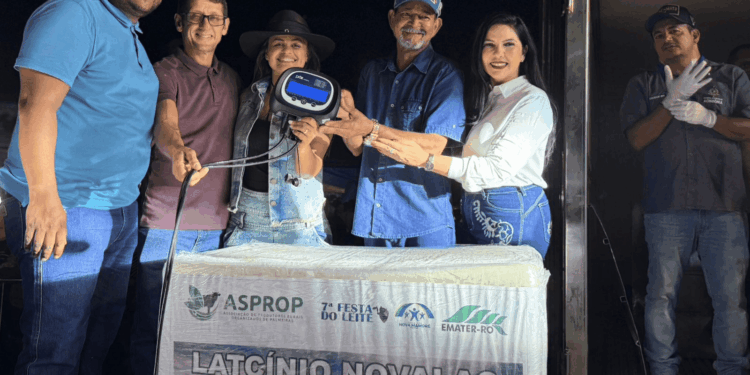 Cristiane Lopes participa da 7ª Festa do Leite e anuncia mais de 3 milhões e duas torres de telefonia móvel para distritos de Nova Mamoré