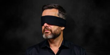 O verdadeiro diagnóstico político despreza elogios e críticas para ver a realidade como ela é