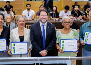 Alero homenageia profissionais da educação física e reforça apoio à educação e esporte