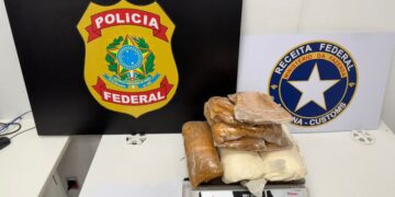 PF e Receita Federal prendem mulher com 5,2 kg de cocaína no Aeroporto de Confins