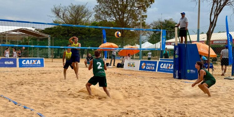 Estudantes de Ji-Paraná conquistam medalha de prata no vôlei de praia nos Jogos da Juventude 2025