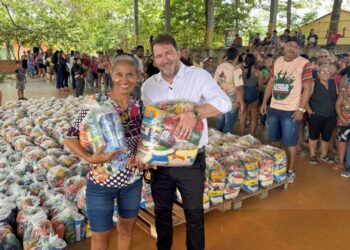 Deputado Alex Redano acompanha entrega de 3 mil cestas básicas na Zona Leste de Porto Velho