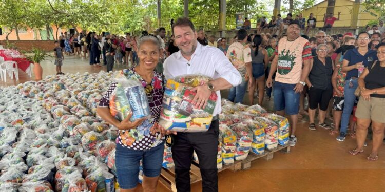 Deputado Alex Redano acompanha entrega de 3 mil cestas básicas na Zona Leste de Porto Velho