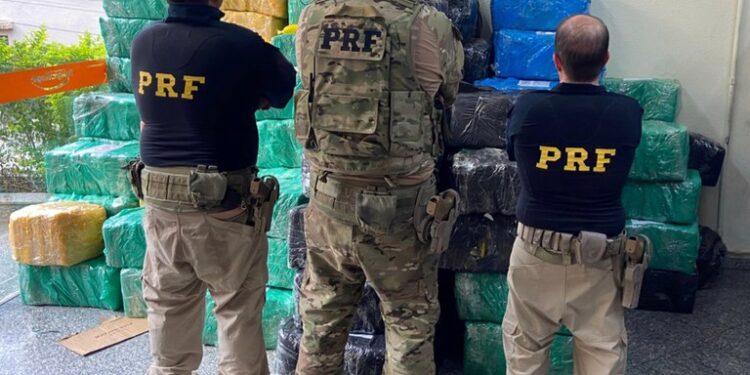 PRF inicia Operação Atena e apreende cerca de três toneladas de maconha no RJ