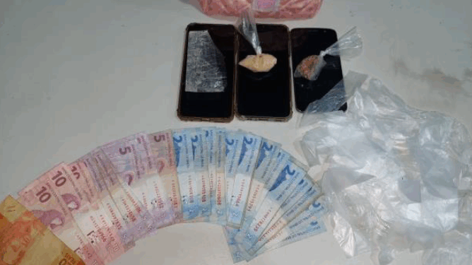 Polícia estoura boca de fumo no Embratel e prende suspeito com drogas
