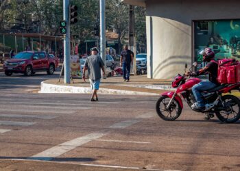 Detran-RO reforça importância de respeitar a legislação de trânsito em casos de travessia em faixas de pedestres