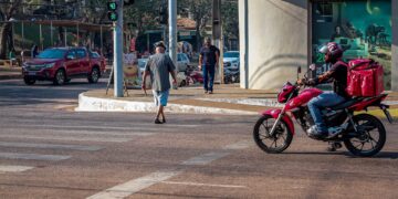 Detran-RO reforça importância de respeitar a legislação de trânsito em casos de travessia em faixas de pedestres