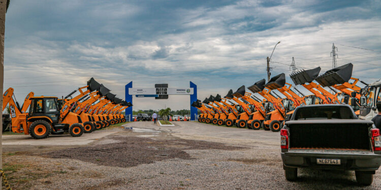 Entrega histórica de cerca de 200 maquinários e implementos agrícolas fortalece a agricultura em Rondônia