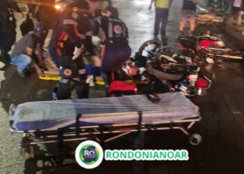 Acidente grave entre três motos e carro bloqueia Avenida Rio de Janeiro em Porto Velho