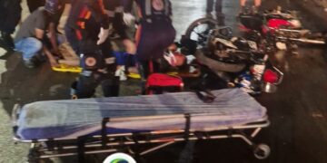 Acidente grave entre três motos e carro bloqueia Avenida Rio de Janeiro em Porto Velho